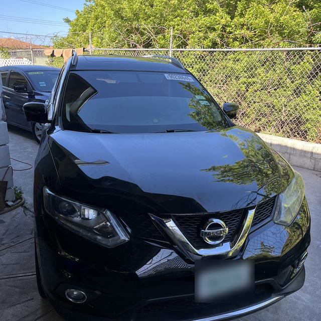 Black Nissan Rogue
